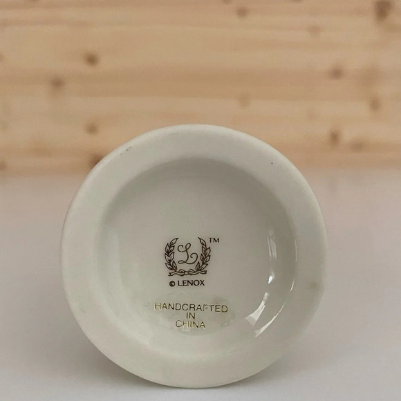 Lenox 5.5" Ivory Bud Vase with 24K Gold Trim & Floral Butterfly Design - Picture 6 of 6